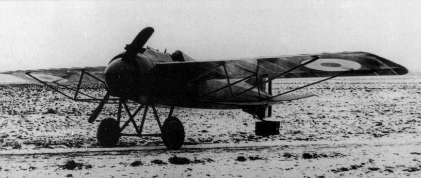 Истребитель Моран Тип АС с мотором Рон 9J в 110 сил развивал высокую скорость 178 км/ч и имел хорошую маневренность благодаря элеронам